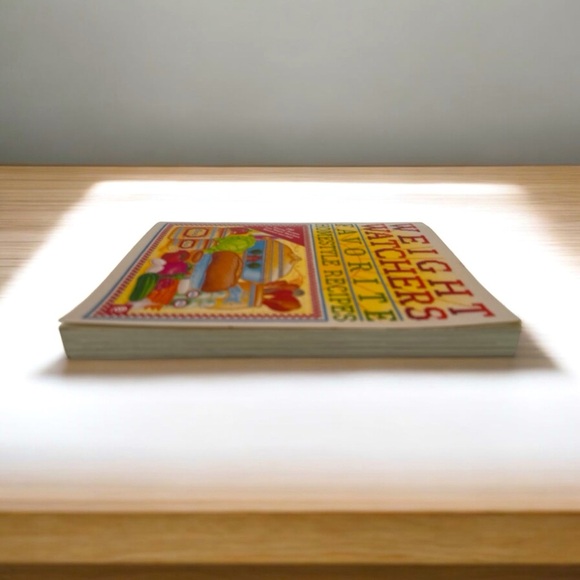 Favorite Homestyle Recipes : 250 Prize-Winning Recipes from Weight Watchers 1994 - Picture 3 of 8